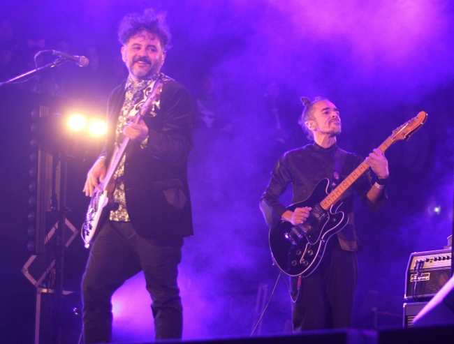 Café Tacvba enloquece a fans en el Vive Latino
